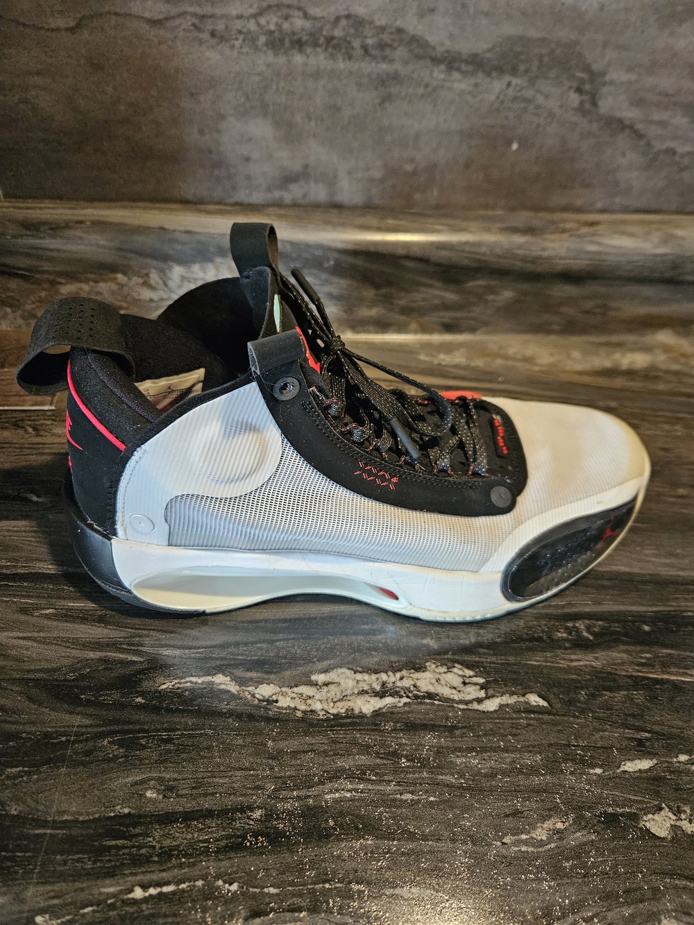 Jordan 34 Chicago 2019 Size 9.5 - Picture 3 of 15